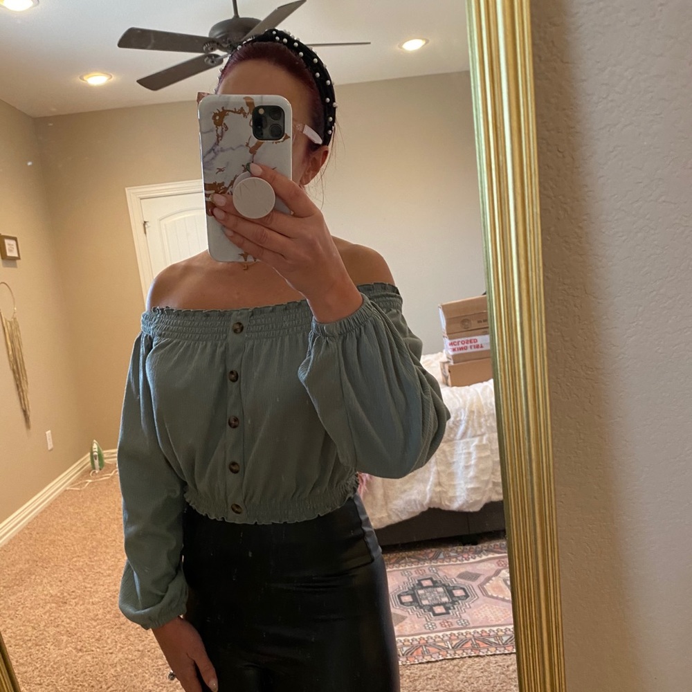 Divided by H&M off shoulder long sleeve crop top - Picture 5 of 8